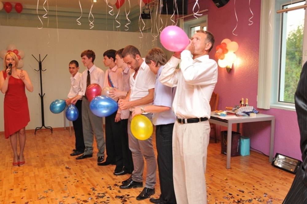 Конкурс с шариками на свадьбе ? в [2022], а также видео с длинными шарами