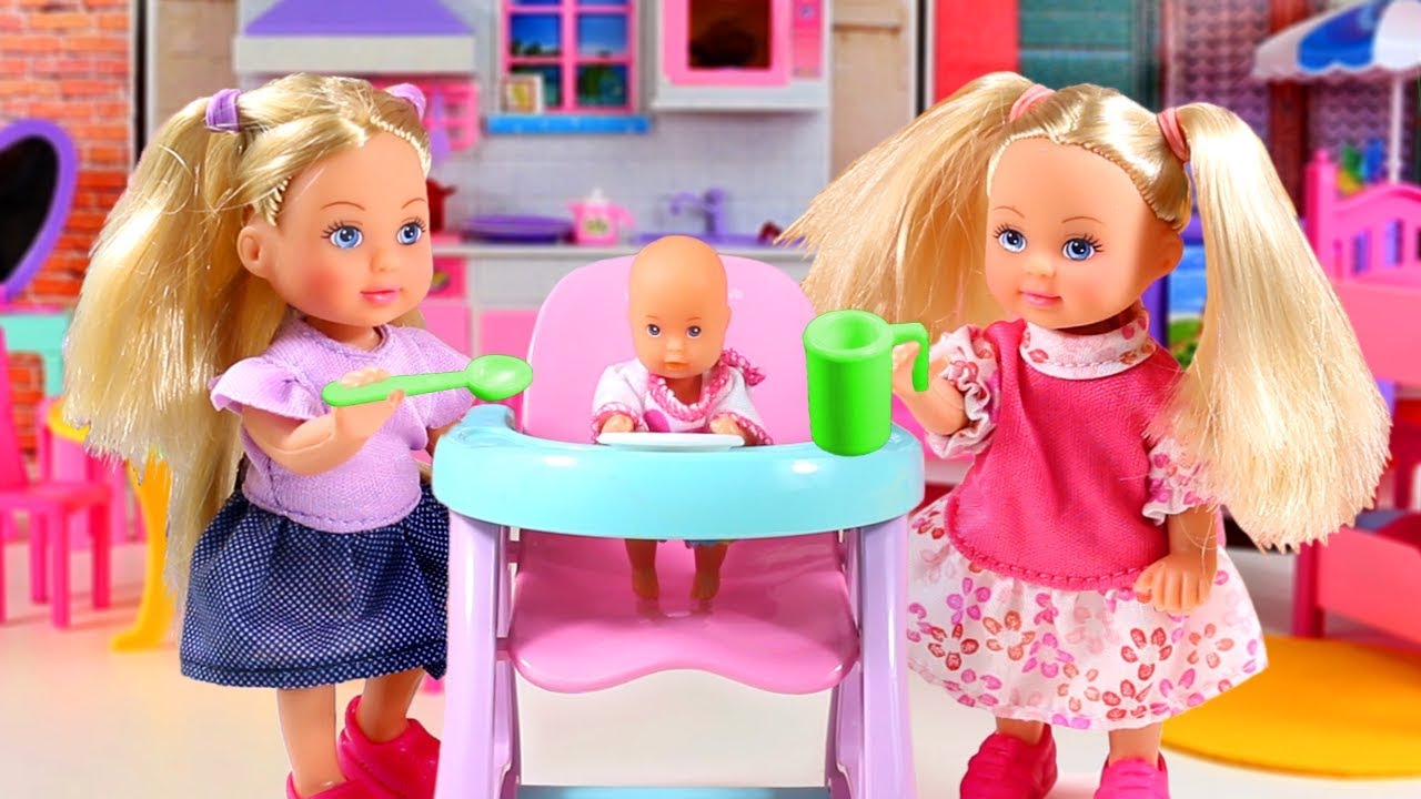 Игры с куклами в младшей группе