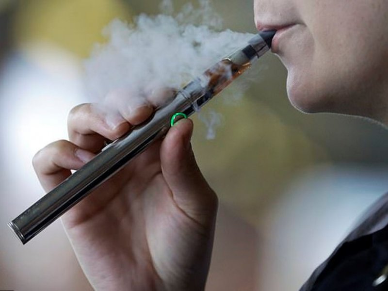 Разрешено ли курить несовершеннолетним сигареты, вейп и другие устройства