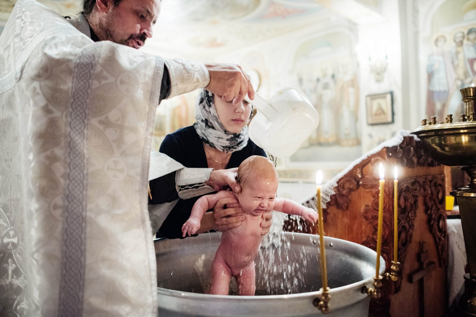 Крещение ребенка: обряд, приметы, кумовья